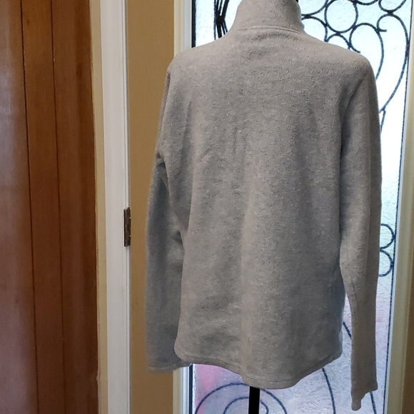 Gray fleece pullover 🛍3 For $15🛍 - Picture 6 of 7